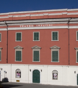 Sarzana (La Spezia), Teatro Impavidi, facciata su Piazza Garibaldi